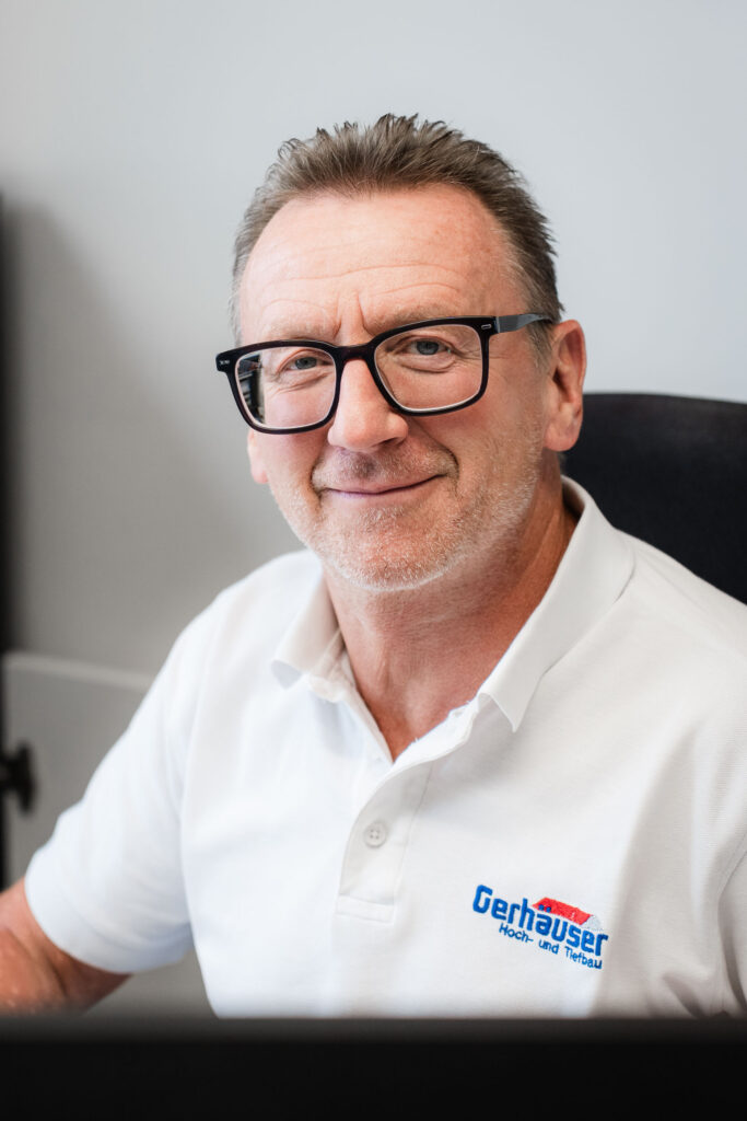 Portraitfoto eines Mitarbeiters der Gerhäuser Bau, spezialisiert auf Massivbau und Hausbau in Mittelfranken und Franken.