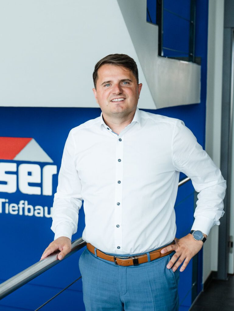 Prokurist der Gerhäuser Bau, spezialisiert auf Massivbau und Hausbau in Mittelfranken. Professionelle Baufirma mit Expertise in der Region Franken.